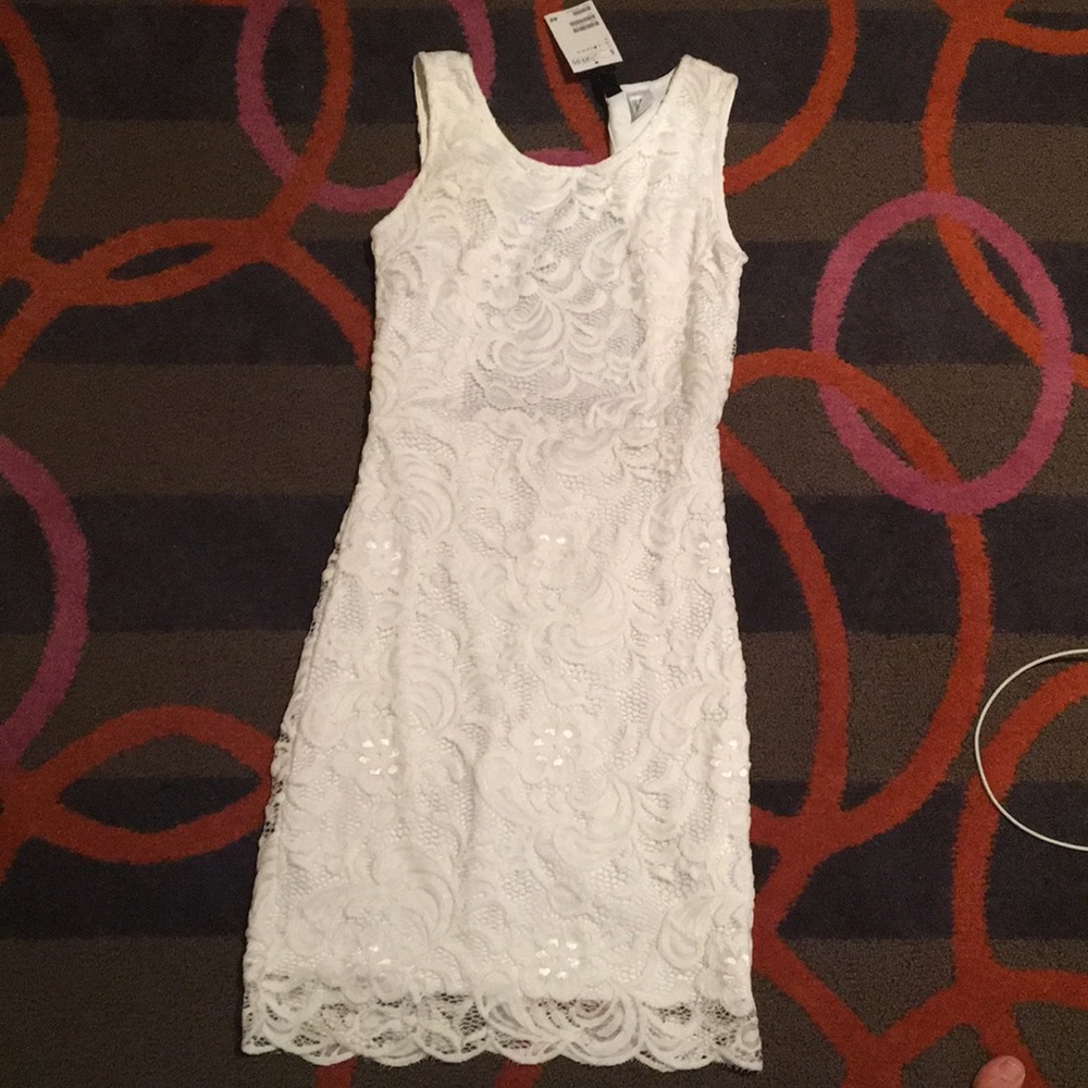 White lace open back dress - NEVER WORN W/tags